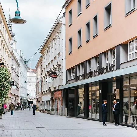 Hotel Schwarzer Baer 4*