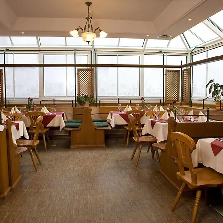 Готель Schwarzer Baer Лінц