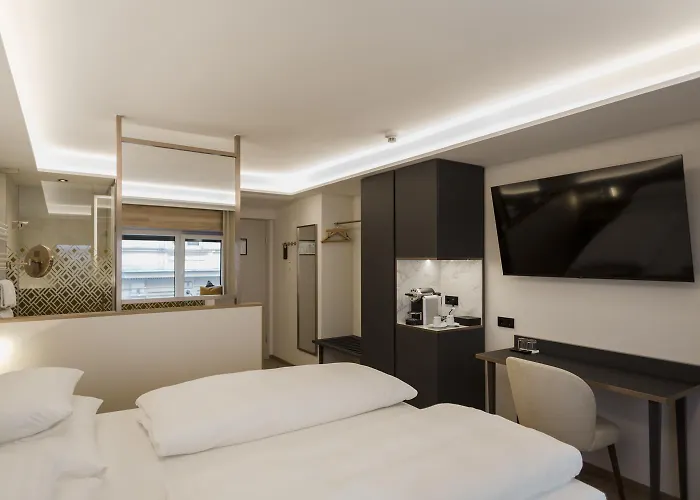 Hotel Schwarzer Baer 4*