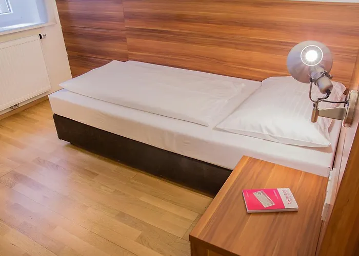 Schwarzer Baer 호텔 4*